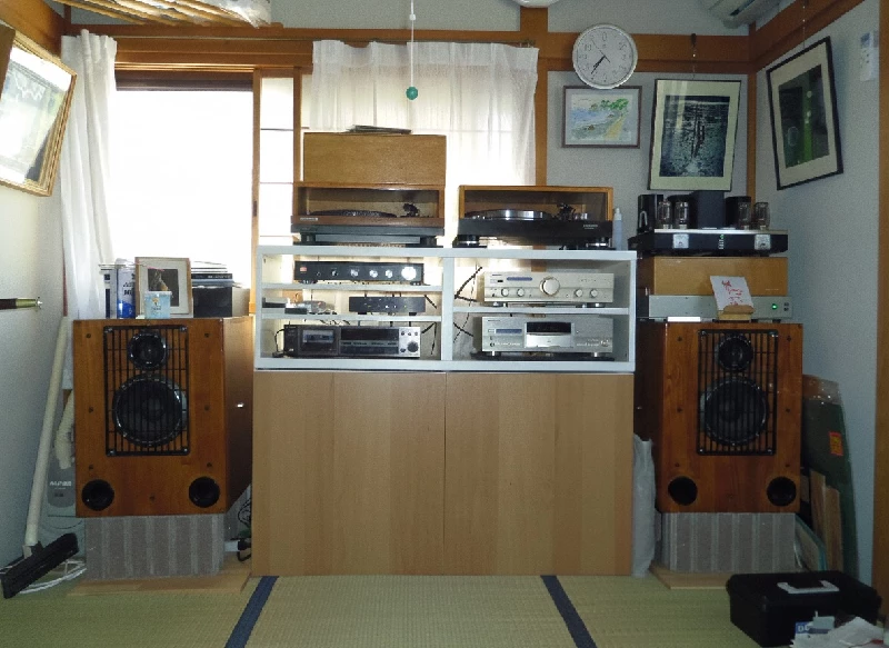 Father's listening room in his later years with handmade speakers (Photo 1-00)