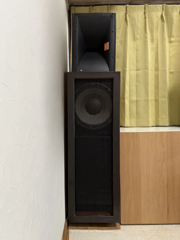 Father's second speaker build, bass-reflex with JBL 2226J woofer and horn midrange (Photo 1-01)
