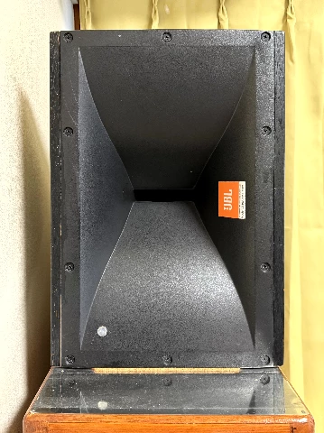 JBL 2380A horn with 2446J driver, exterior hardened with cement to eliminate resonance (Photo 1-40)
