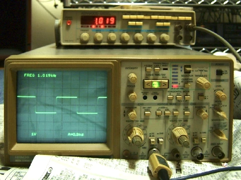 Hitachi VC-6725 oscilloscope on father's workbench (Photo 1-35)