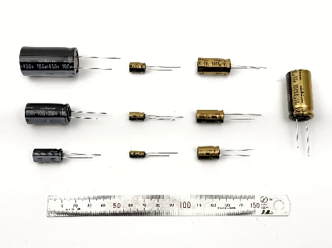 Electrolytic capacitor size comparison from 100 uF to 10,000 uF at various voltage ratings (Photo 1-32)