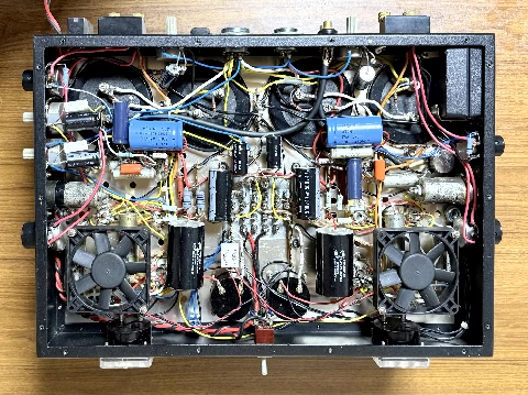 Inside the OTL amplifier showing wire routing and component layout (Photo 1-18)